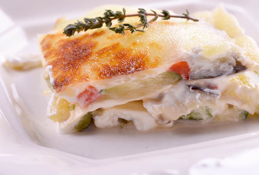 LASAÑA DE PANQUEQUES CON ALCACHOFAS Y JAMÓN