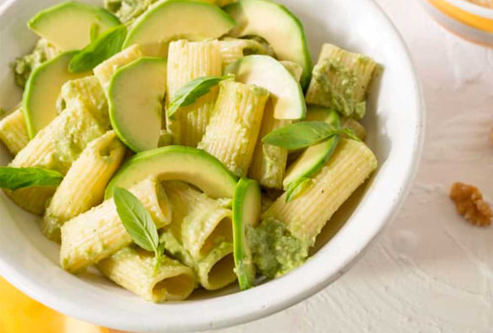 PASTA CON PESTO DE NUECES Y PALTA