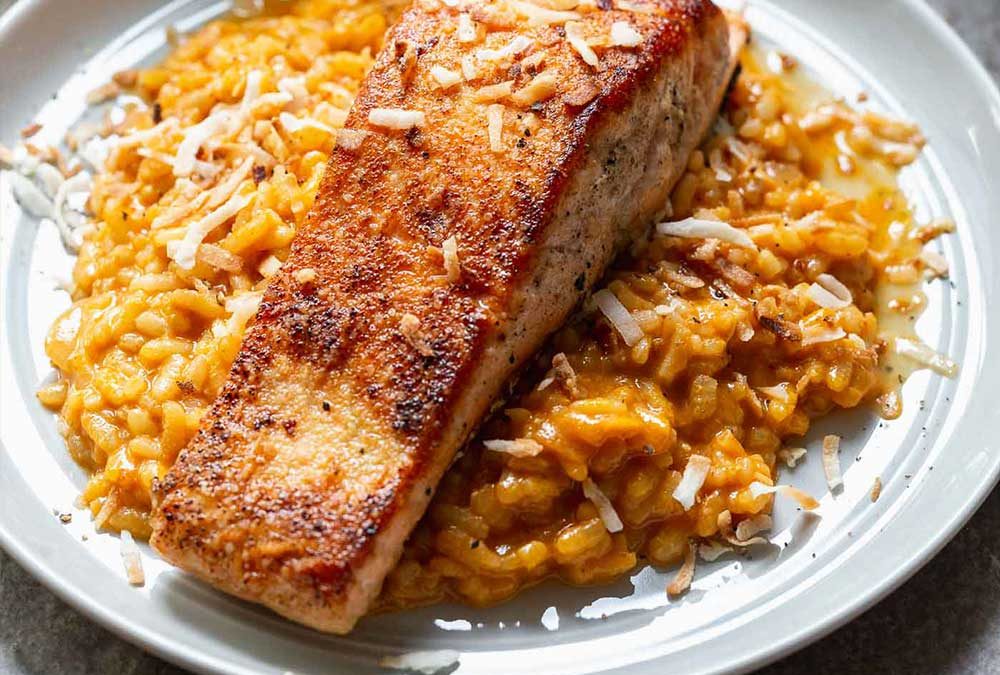 RISOTTO AL AZAFRÁN Y SALMÓN AL VAPOR